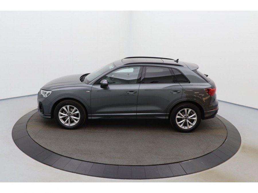 AUDI Q3 35 TFSI 150 S-Tronic S-Line avec Toit ouvrant et Attelage occasion